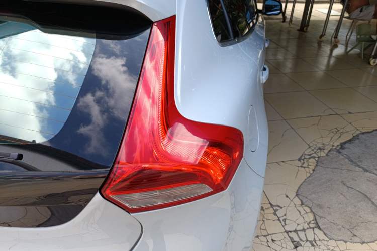 Used Volvo V40 2014 2.0T Zhiya Edition Right Rear Taillight