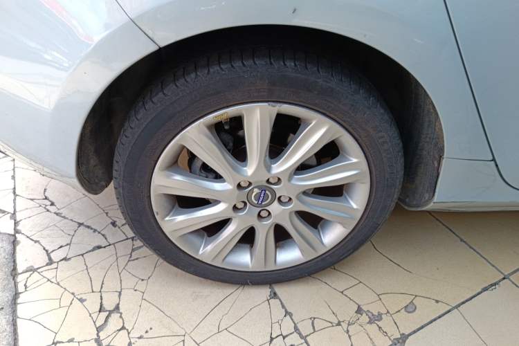 Used Volvo V40 2014 2.0T Zhiya Edition Right Rear Wheel Hub