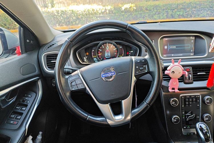 Used Volvo V40 2014 2.0T Zhiya Edition Steering Wheel