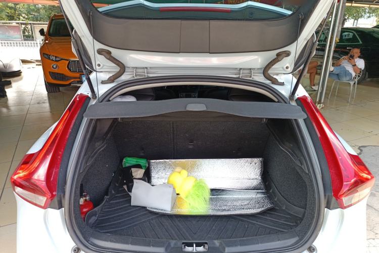 Used Volvo V40 2014 2.0T Zhiya Edition Trunk