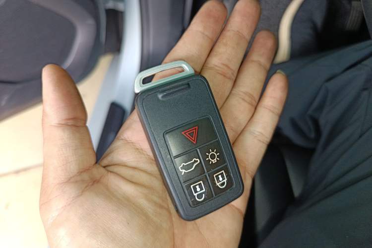 Used Volvo V40 2014 2.0T Zhiya Edition Vehicle Key