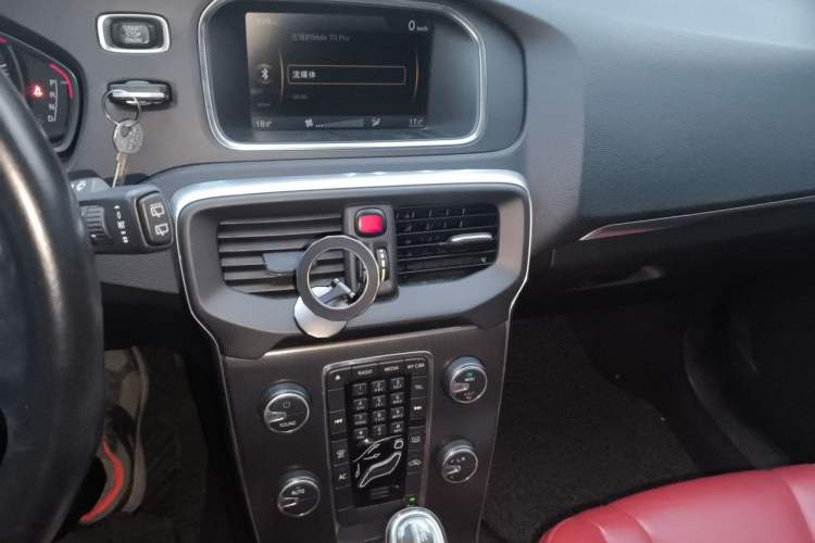 Used Volvo V40 2013 2.0T Zhiyi Edition Audio And AC Panel