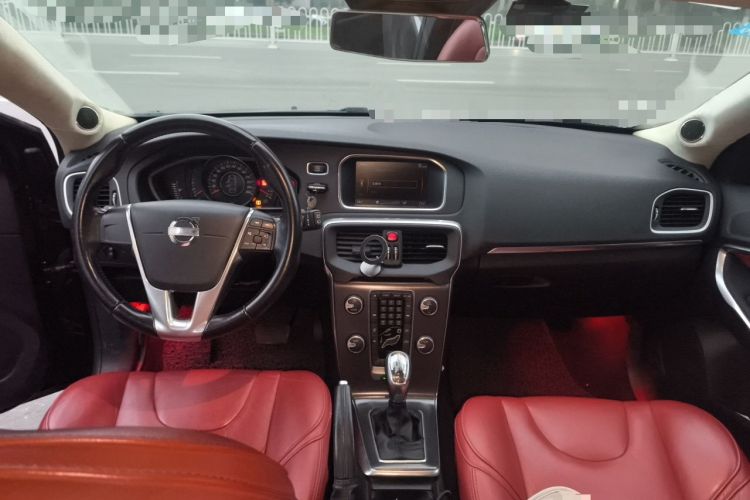 Used Volvo V40 2013 2.0T Zhiyi Edition Center Console