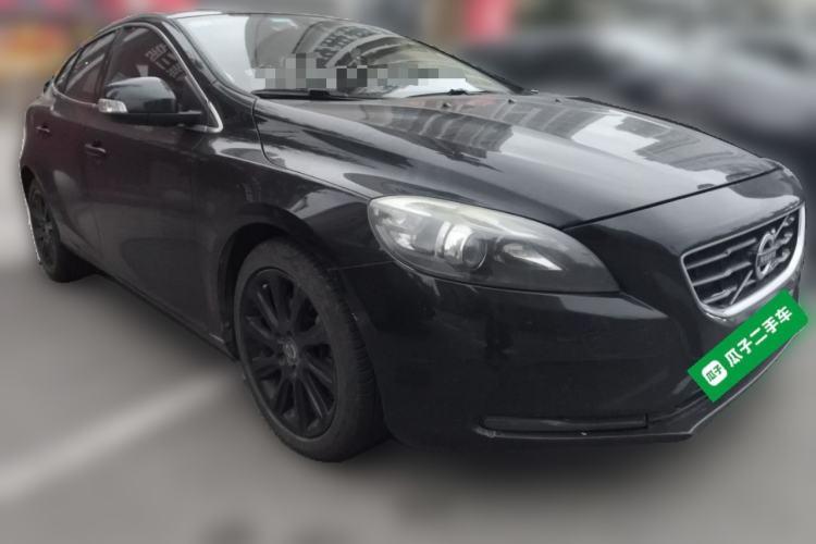 Used Volvo V40 2013 2.0T Zhiyi Edition Front Right 45 Deg