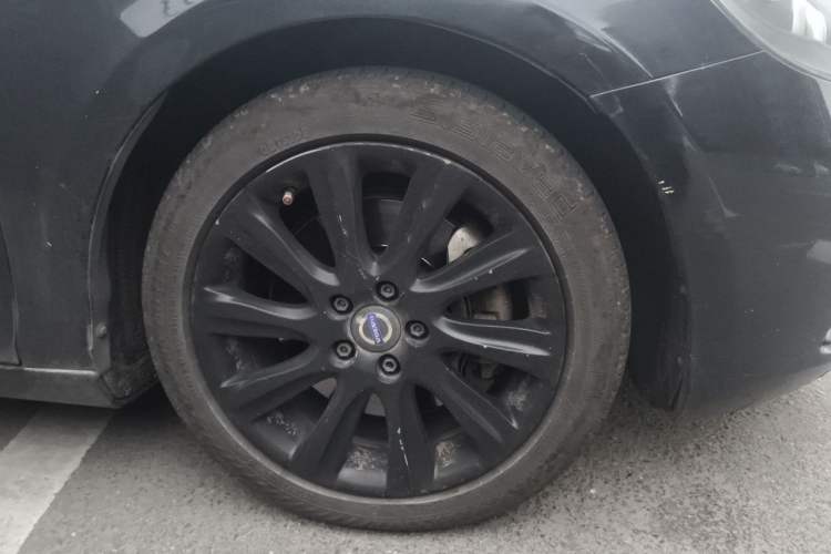 Used Volvo V40 2013 2.0T Zhiyi Edition Right Front Wheel Hub