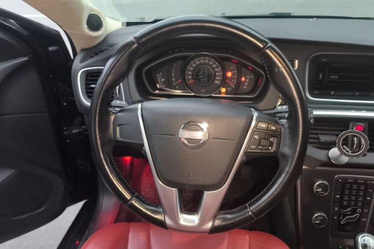 Used Volvo V40 2013 2.0T Zhiyi Edition Steering Wheel