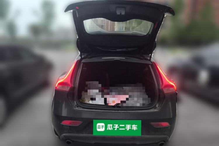 Used Volvo V40 2013 2.0T Zhiyi Edition Trunk