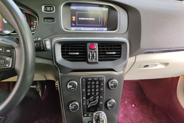 Used Volvo V40 2013 2.0T Zhiya Edition Audio And AC Panel