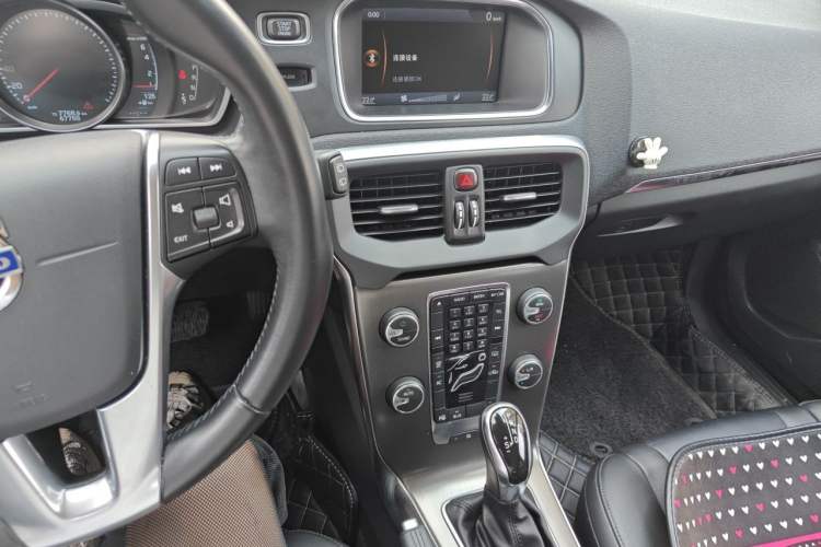 Used Volvo V40 2013 2.0T Zhiya Edition Audio And AC Panel