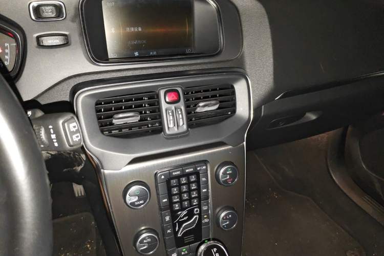 Used Volvo V40 2013 2.0T Zhiya Edition Audio And AC Panel