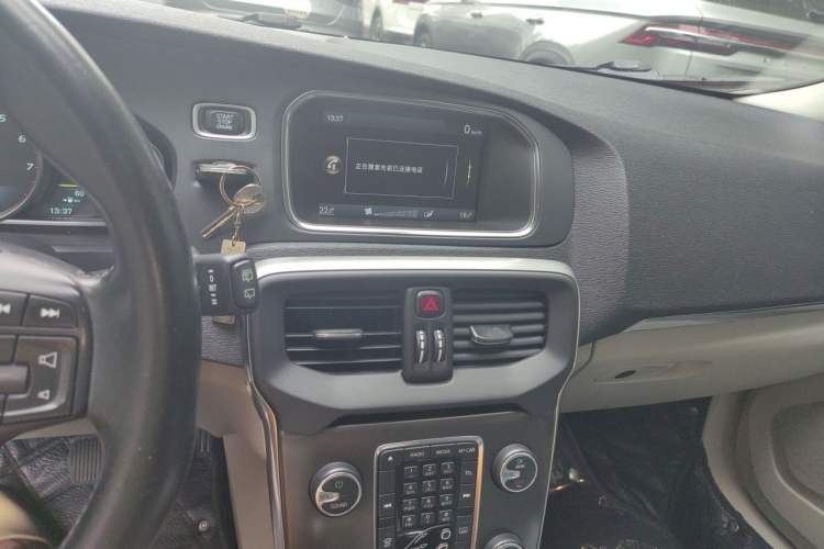 Used Volvo V40 2013 2.0T Zhiya Edition Audio And AC Panel