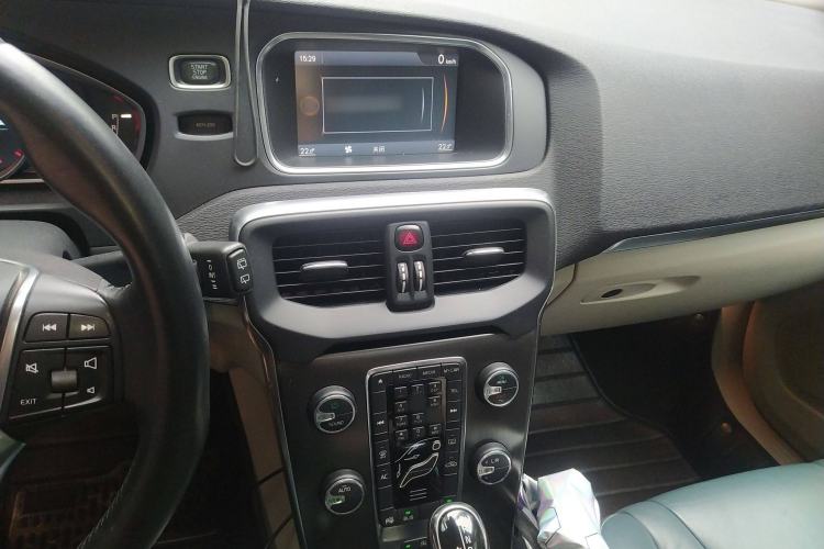 Used Volvo V40 2013 2.0T Zhiya Edition Audio And AC Panel