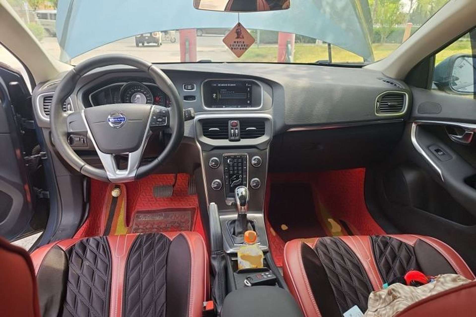 Used Volvo V40 2013 2.0T Zhiyi Edition Center Console