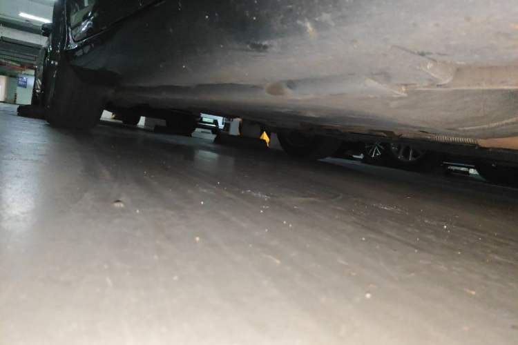 Used Volvo V40 2013 2.0T Zhiya Edition Chassis Front Right