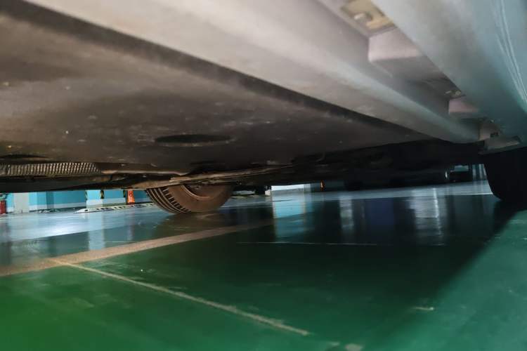Used Volvo V40 2013 2.0T Zhiya Edition Chassis Front Right