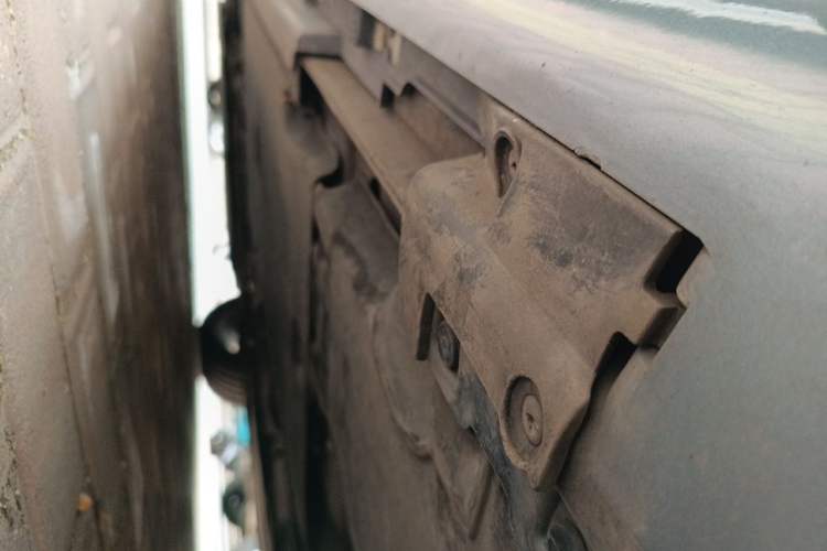 Used Volvo V40 2013 2.0T Zhiyi Edition Chassis Rear Left