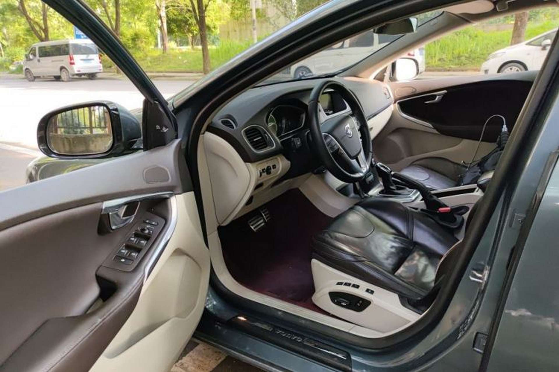 Used Volvo V40 2013 2.0T Zhiya Edition Driver Seat