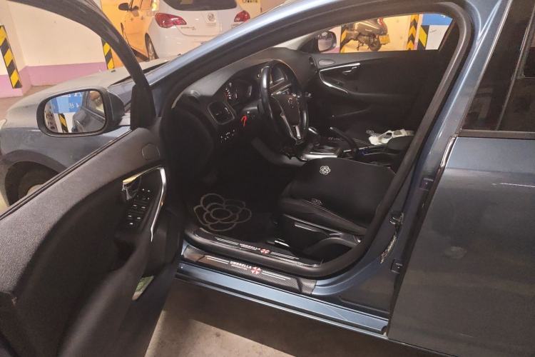Used Volvo V40 2013 2.0T Zhiyi Edition Driver Seat