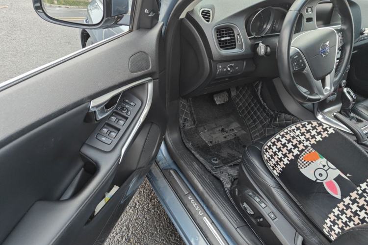 Used Volvo V40 2013 2.0T Zhiya Edition Driver Seat