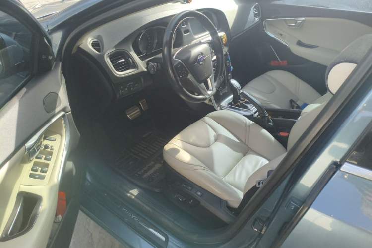 Used Volvo V40 2013 2.0T Zhiya Edition Driver Seat