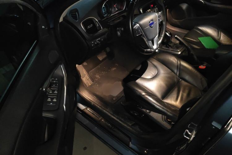 Used Volvo V40 2013 2.0T Zhiya Edition Driver Seat