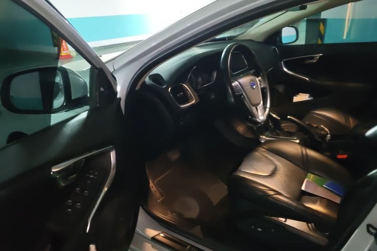 Used Volvo V40 2013 2.0T Zhiya Edition Driver Seat