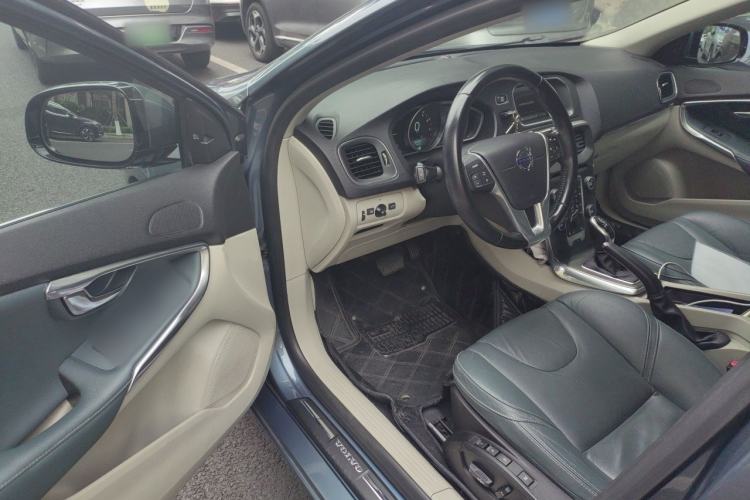 Used Volvo V40 2013 2.0T Zhiya Edition Driver Seat