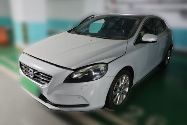 Volvo V40 2013 2.0T Zhiya Edition с пробегом