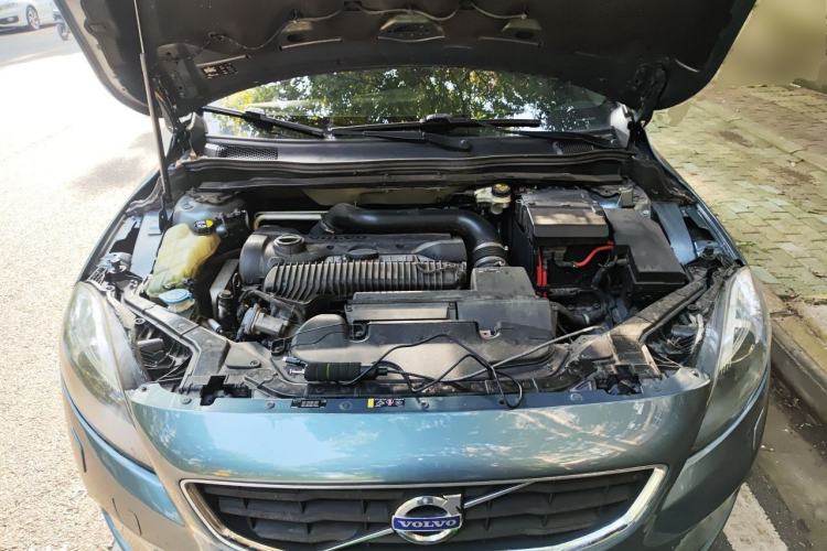 Used Volvo V40 2013 2.0T Zhiya Edition Engine Bay