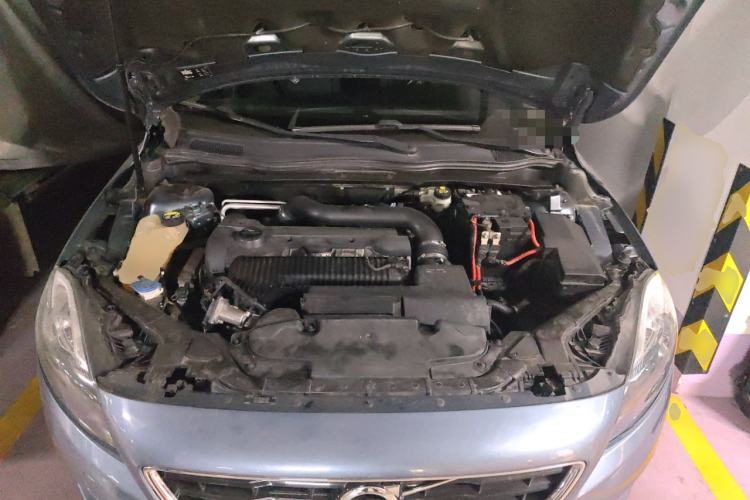 Used Volvo V40 2013 2.0T Zhiyi Edition Engine Bay