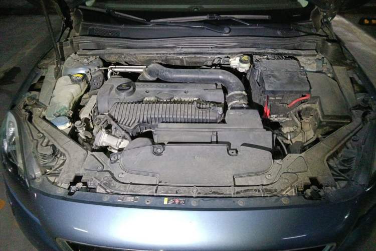 Used Volvo V40 2013 2.0T Zhiya Edition Engine Bay