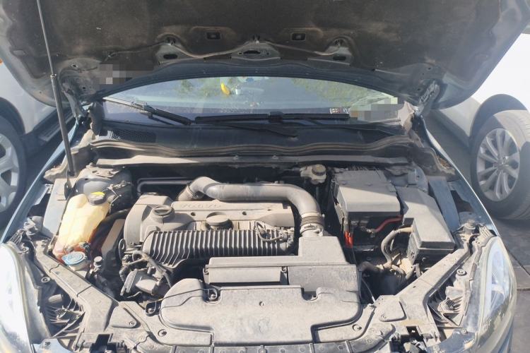 Used Volvo V40 2013 2.0T Zhiya Edition Engine Bay