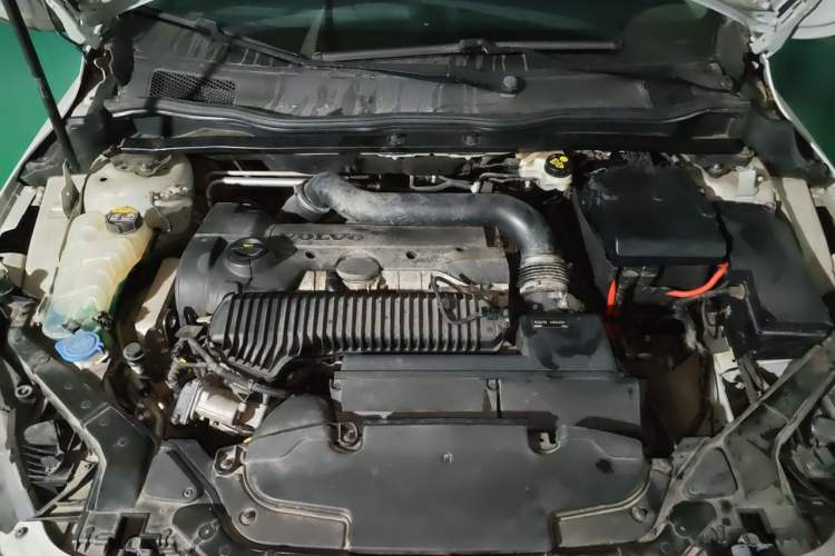 Used Volvo V40 2013 2.0T Zhiya Edition Engine Bay