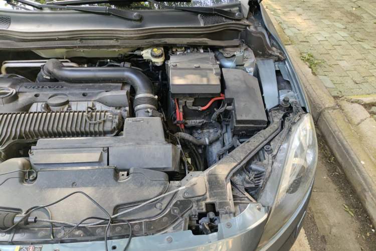 Used Volvo V40 2013 2.0T Zhiya Edition Engine Bay Left