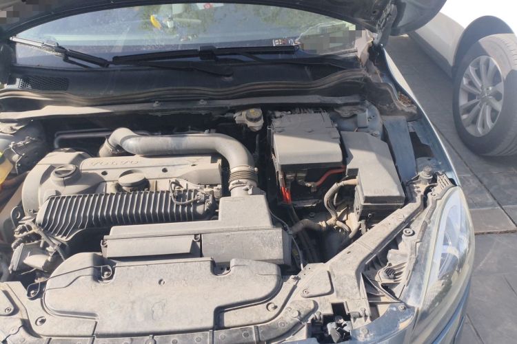 Used Volvo V40 2013 2.0T Zhiya Edition Engine Bay Left