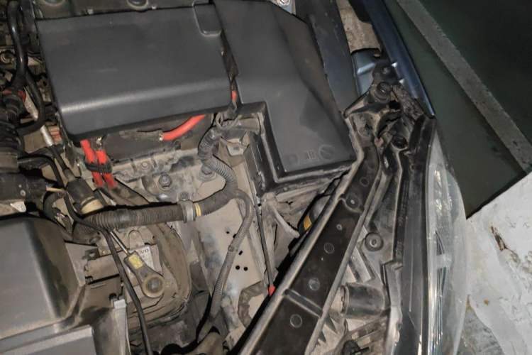 Used Volvo V40 2013 2.0T Zhiya Edition Engine Bay Left