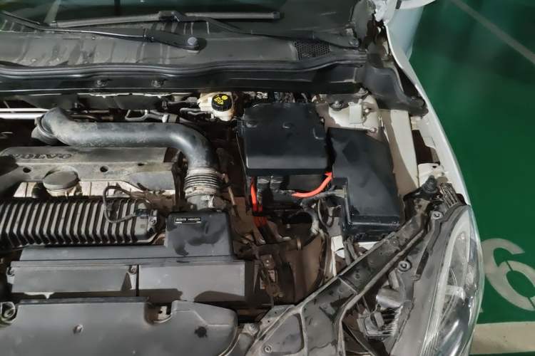 Used Volvo V40 2013 2.0T Zhiya Edition Engine Bay Left