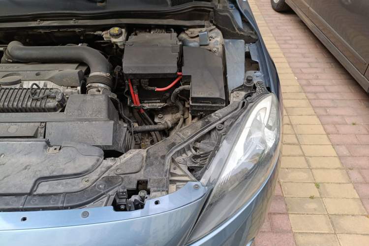 Used Volvo V40 2013 2.0T Zhiyi Edition Engine Bay Left