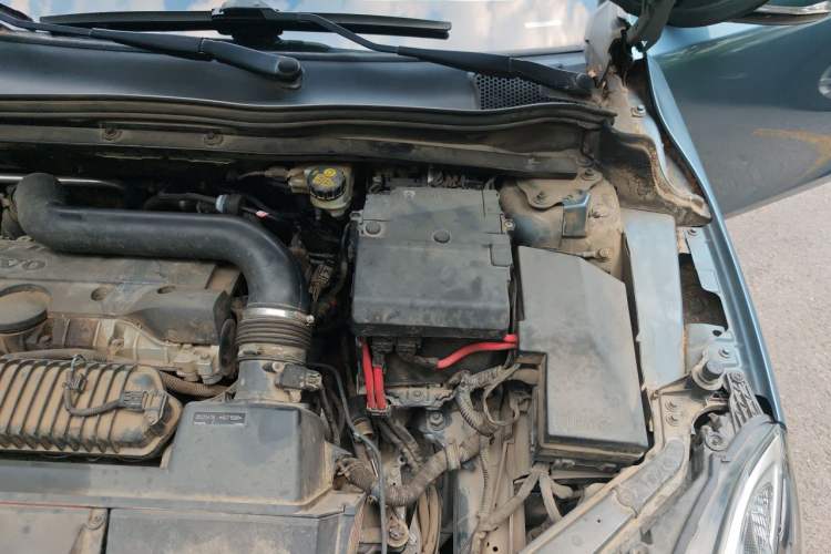 Used Volvo V40 2013 T5 Prestige Edition Engine Bay Left