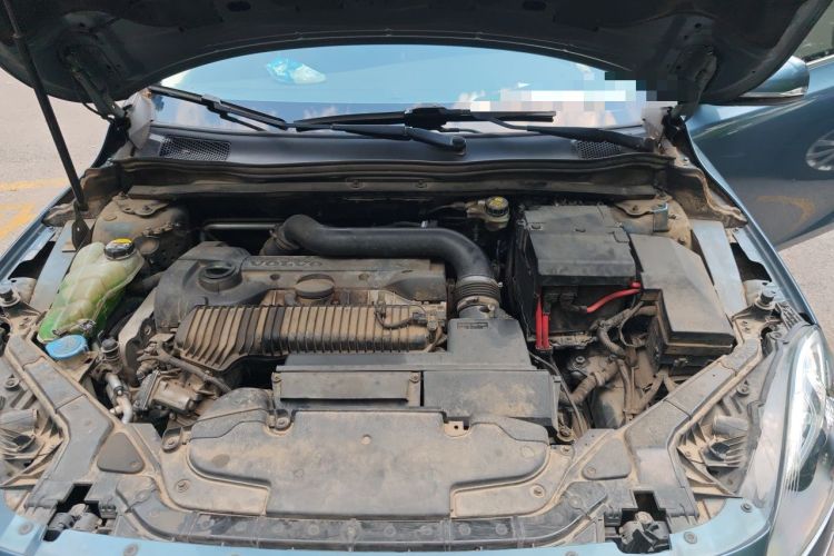 Used Volvo V40 2013 T5 Prestige Edition Engine Bay