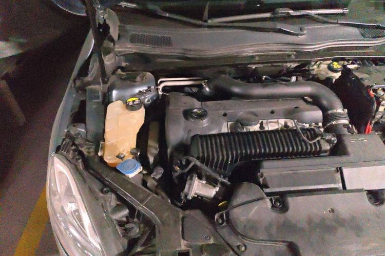 Used Volvo V40 2013 2.0T Zhiyi Edition Engine Bay Right