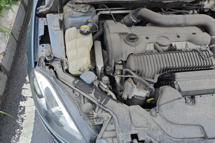 Used Volvo V40 2013 2.0T Zhiya Edition Engine Bay Right