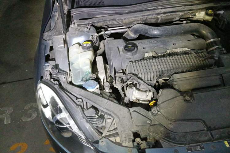 Used Volvo V40 2013 2.0T Zhiya Edition Engine Bay Right