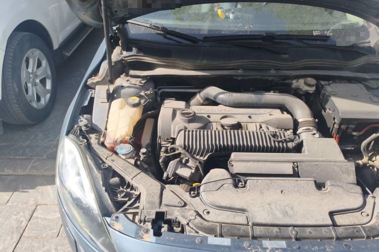Used Volvo V40 2013 2.0T Zhiya Edition Engine Bay Right