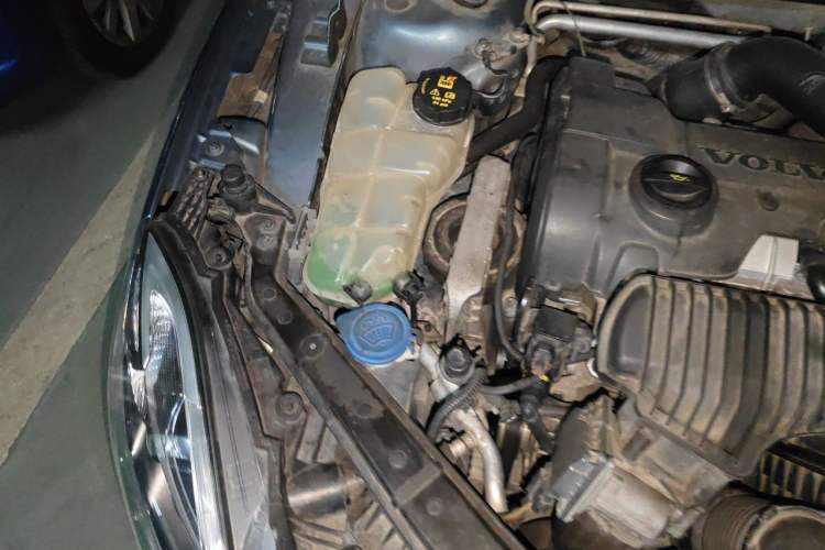Used Volvo V40 2013 2.0T Zhiya Edition Engine Bay Right