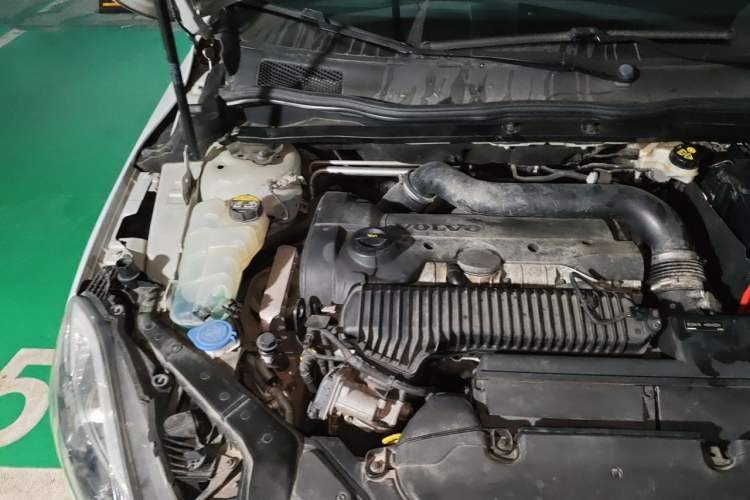 Used Volvo V40 2013 2.0T Zhiya Edition Engine Bay Right