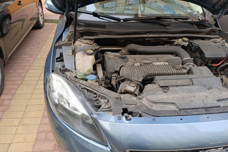 Used Volvo V40 2013 2.0T Zhiyi Edition Engine Bay Right
