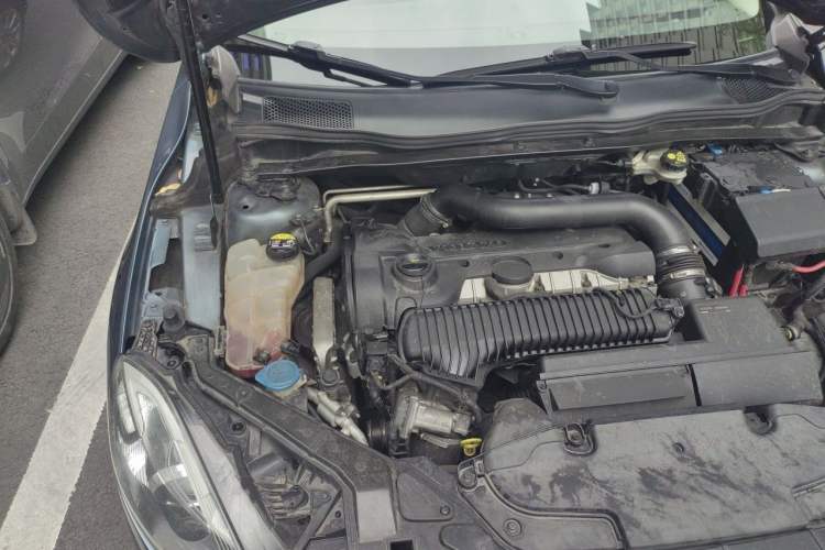 Used Volvo V40 2013 2.0T Zhiya Edition Engine Bay Right