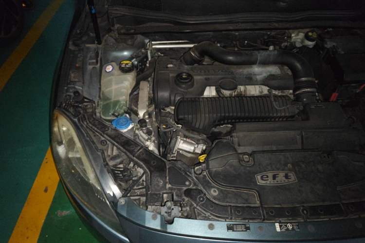 Used Volvo V40 2013 2.0T ZhiShang Version Engine Bay Right
