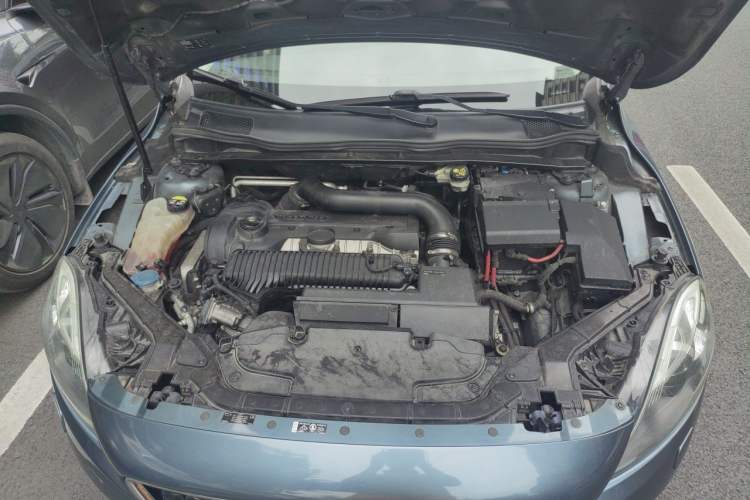 Used Volvo V40 2013 2.0T Zhiya Edition Engine Bay